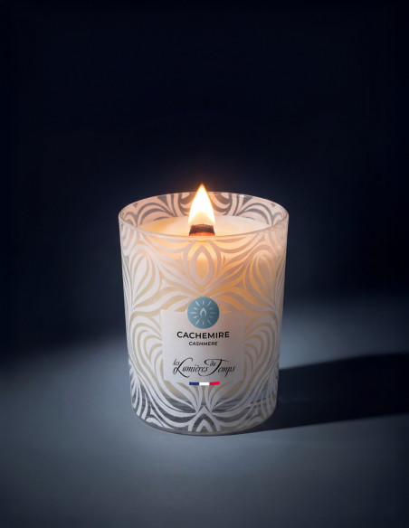 Bougie Végétale 180 g Mèche en Bois parfum Cachemire ; un parfum doux et chaleureux.