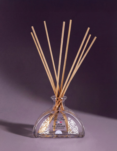 Diffuseur de Parfum 100 ml Fleur de Cerisier ; une fragrance fleurie, douce et féminine.