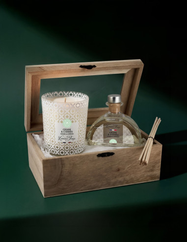 Coffret parfumé Cèdre et Cyprès, un duo de parfum, en bois : bougie 180 g et diffuseur de parfum Encrier 100 ml.