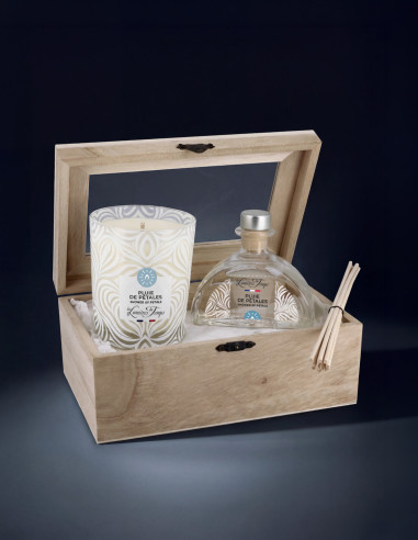 Coffret en Bois composé d'une bougie parfumée 180 g et d'un diffuseur de parfum Encrier 100 ml. Parfum Pluie de Pétales.