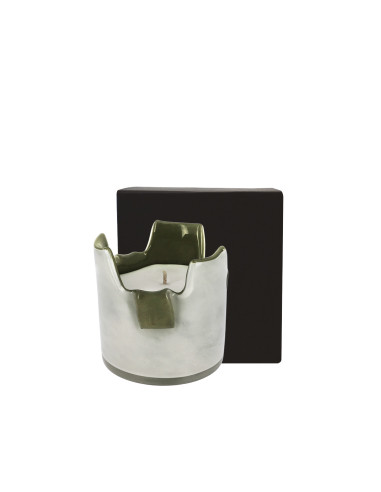 Bougie Lucia Blanche 210 g. Parfum Sous le Figuier.

Bougie avec des rebords repliés.